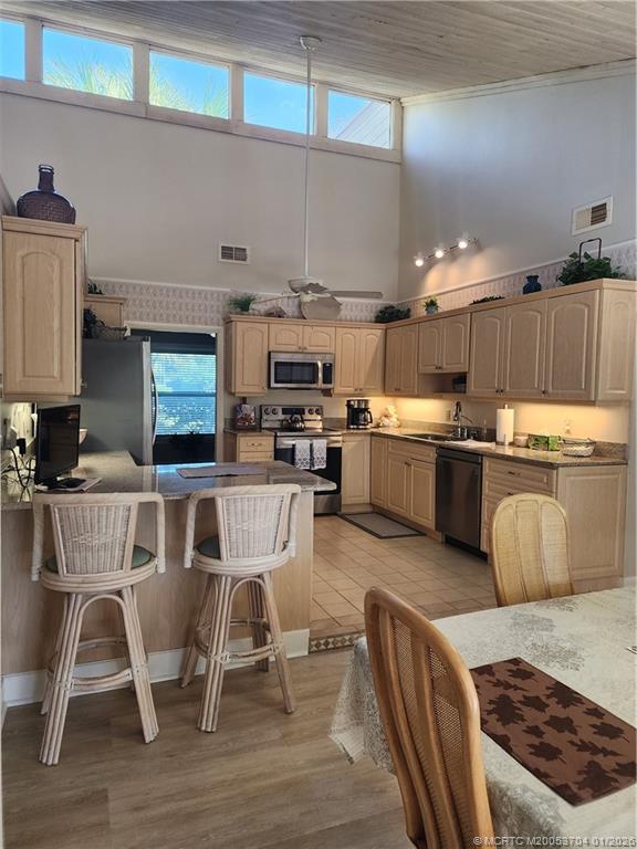 1672 SW Sandtrap Cres