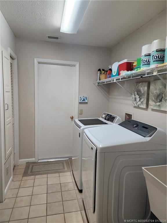 1672 SW Sandtrap Cres