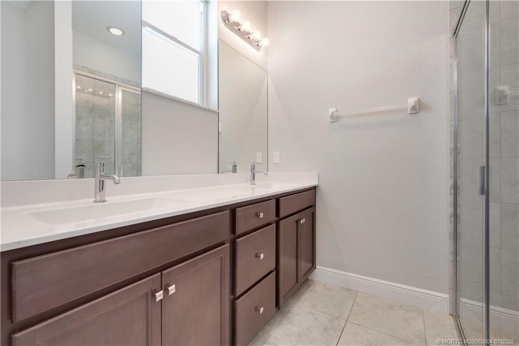 4982 SE Railway Avenue