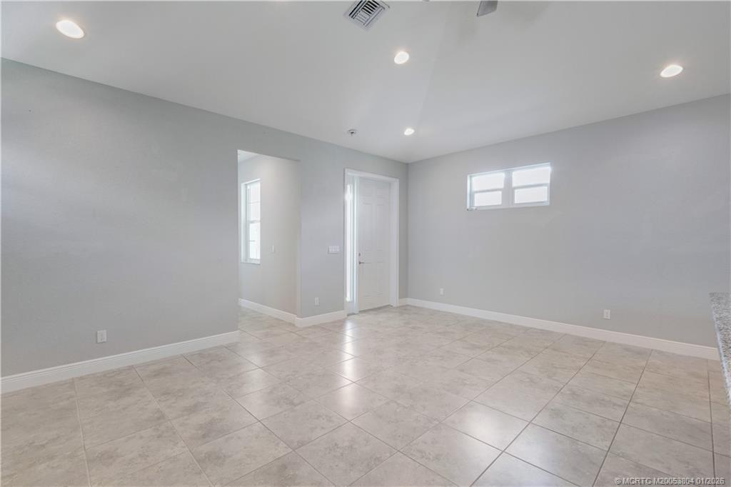 4982 SE Railway Avenue