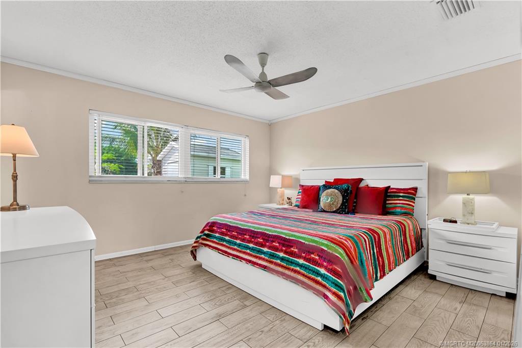 649 SE Calmoso Drive