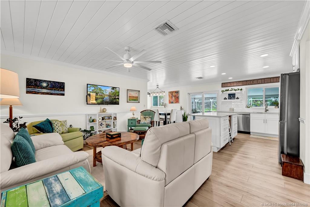 649 SE Calmoso Drive