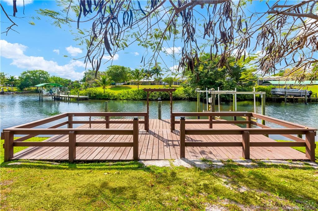 649 SE Calmoso Drive