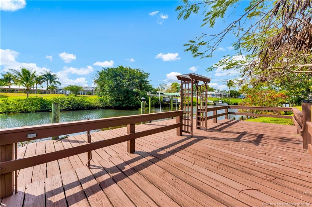 649 SE Calmoso Drive