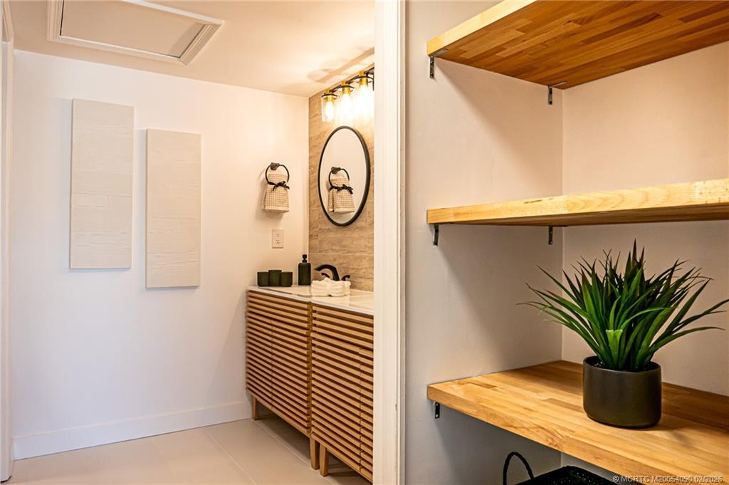 162 SE Saint Lucie Blvd 403B