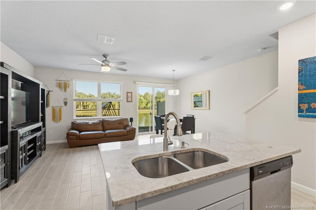 3931 SE Mentmore Lane