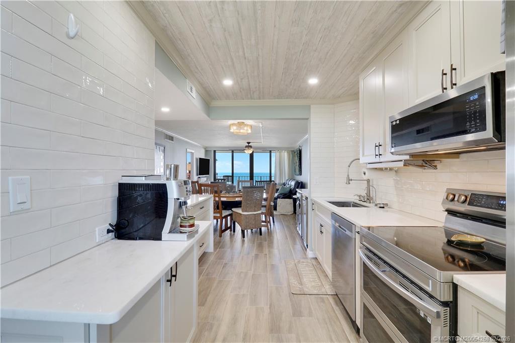 10000 S Ocean Drive 704