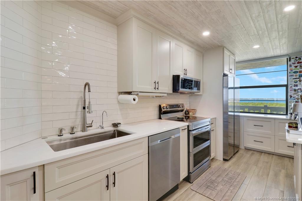 10000 S Ocean Drive 704