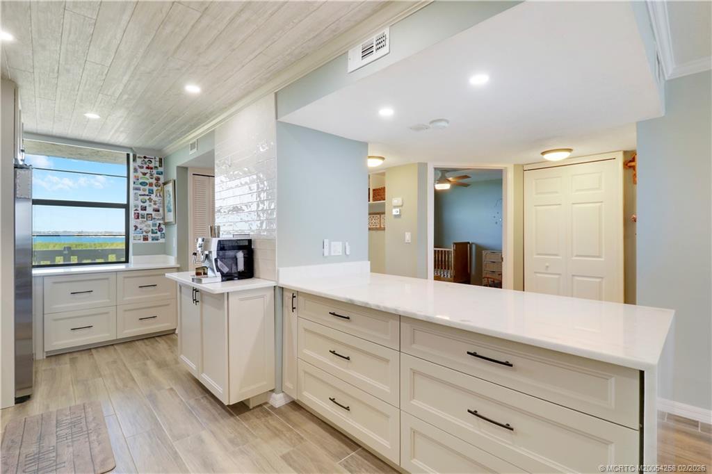 10000 S Ocean Drive 704