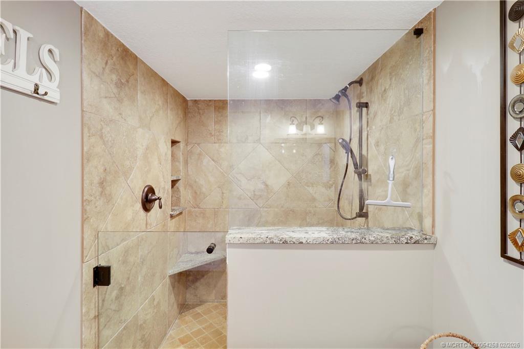 10000 S Ocean Drive 704