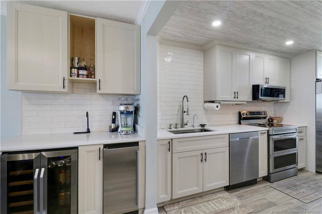 10000 S Ocean Drive 704