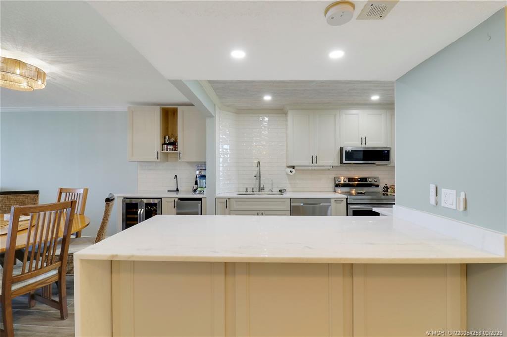 10000 S Ocean Drive 704