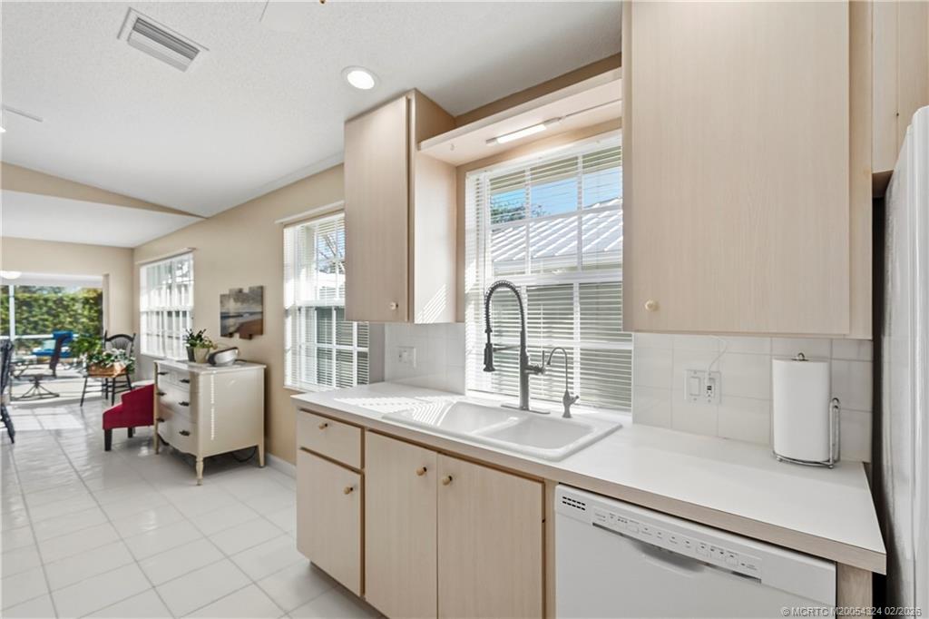 1705 SW Waterfall Blvd