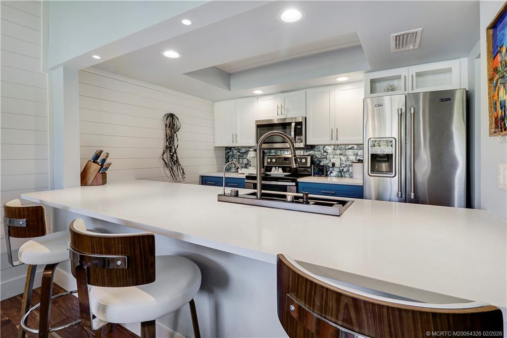 1600 NE Dixie Highway 4-206