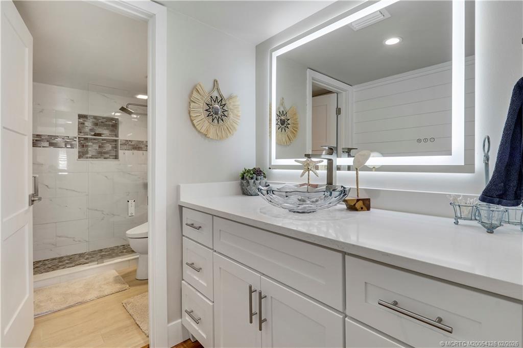 1600 NE Dixie Highway 4-206