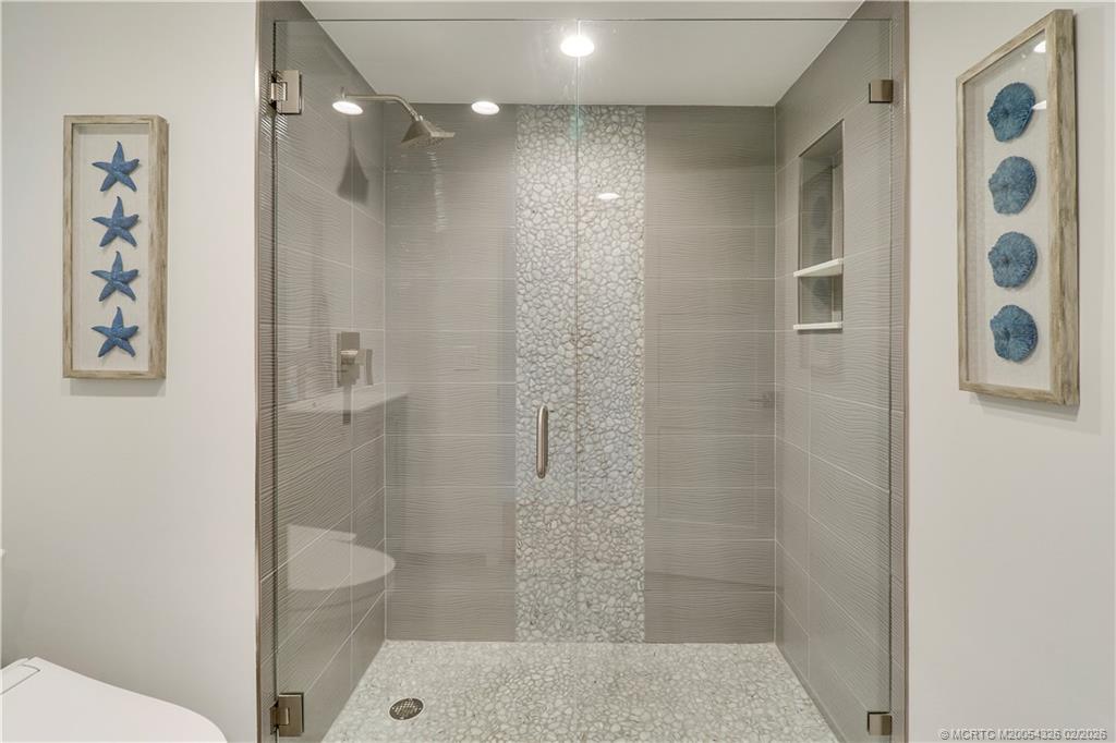 1600 NE Dixie Highway 4-206