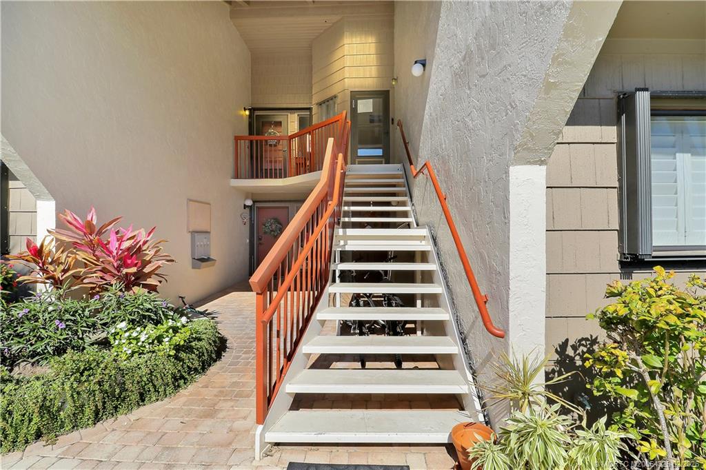 1600 NE Dixie Highway 4-206