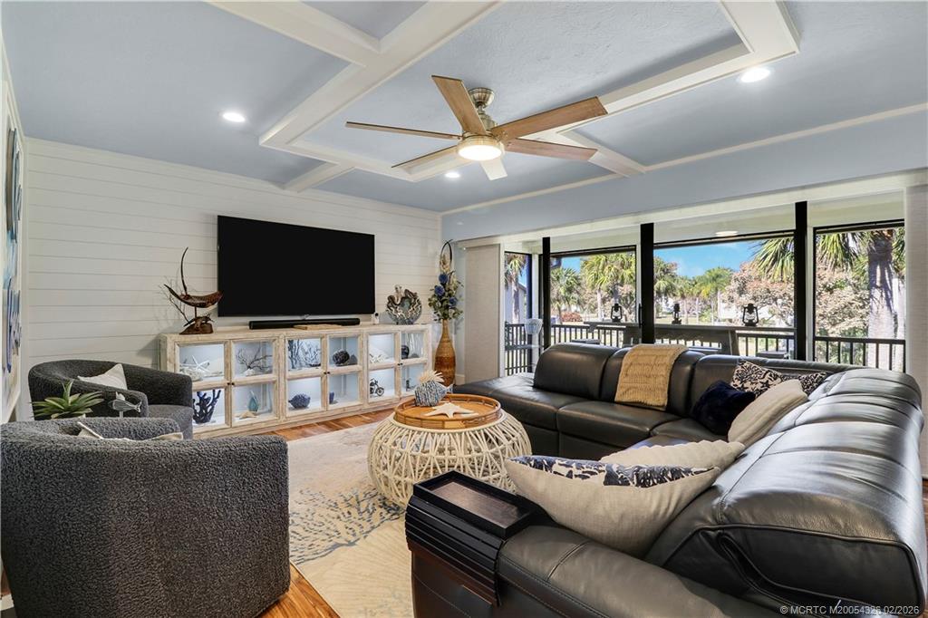 1600 NE Dixie Highway 4-206