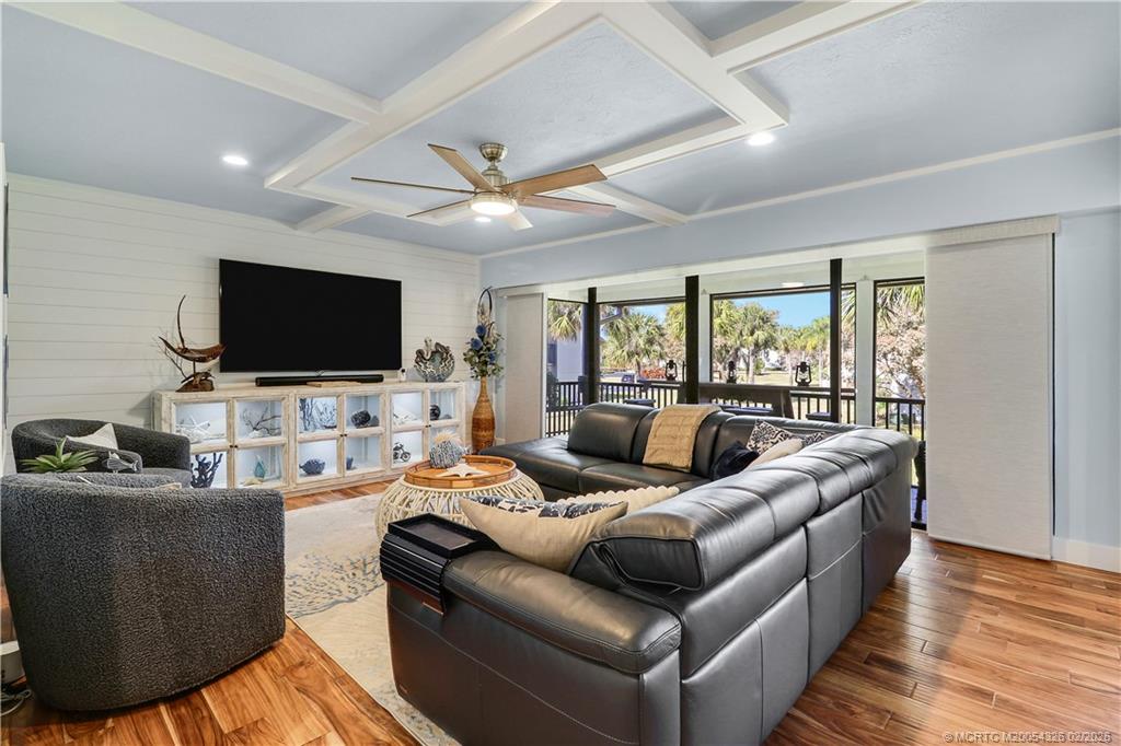 1600 NE Dixie Highway 4-206