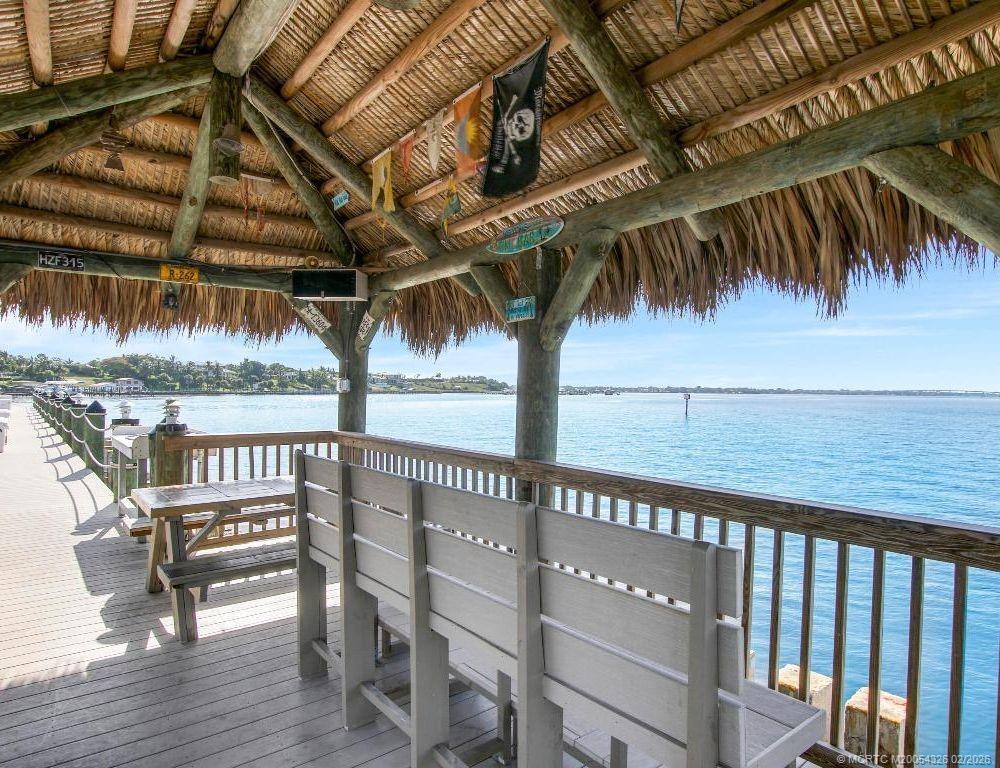 1600 NE Dixie Highway 4-206