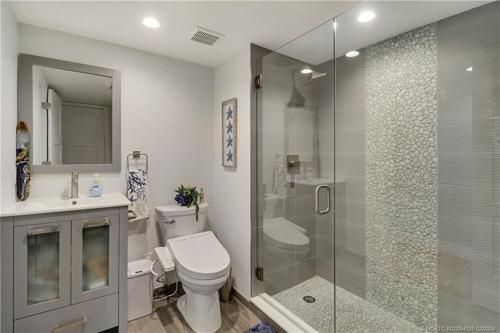 1600 NE Dixie Highway 4-206