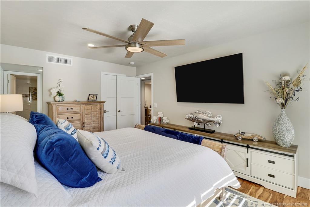 1600 NE Dixie Highway 4-206