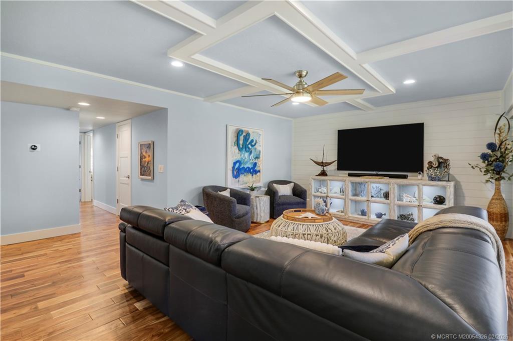 1600 NE Dixie Highway 4-206