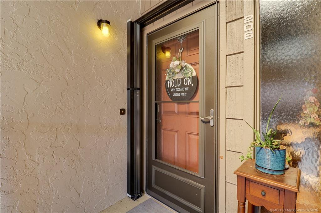 1600 NE Dixie Highway 4-206