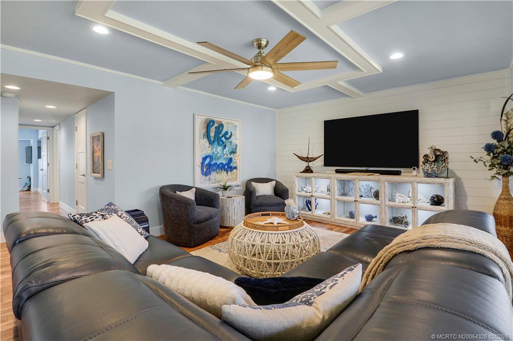 1600 NE Dixie Highway 4-206