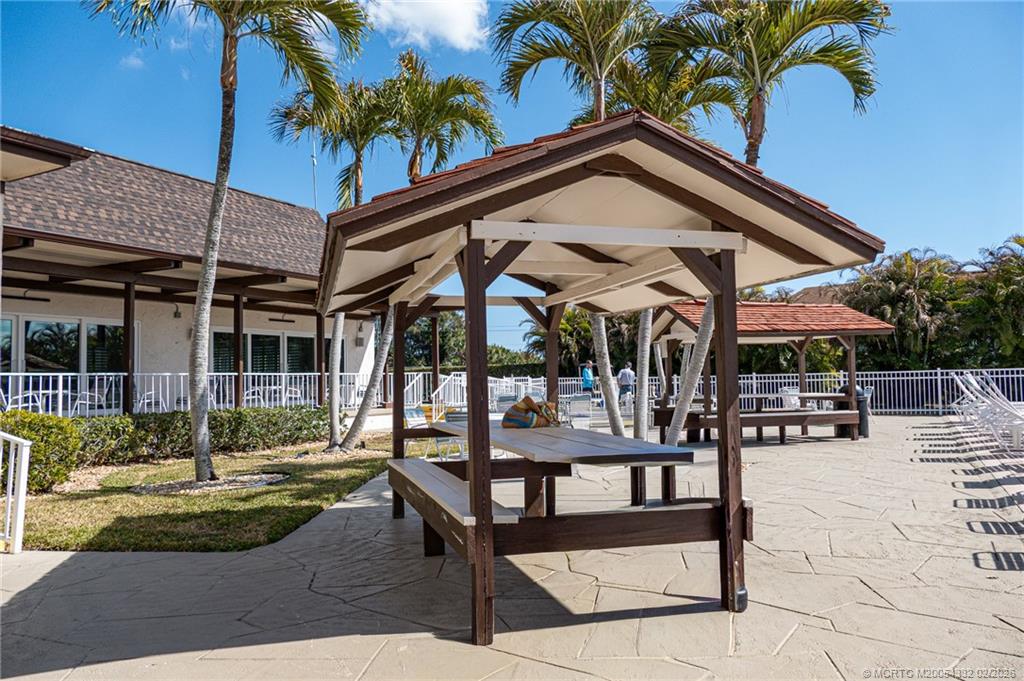 6531 SE Federal Highway Q101