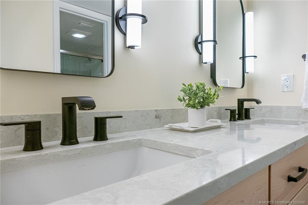 162 SE Saint Lucie Blvd 204B