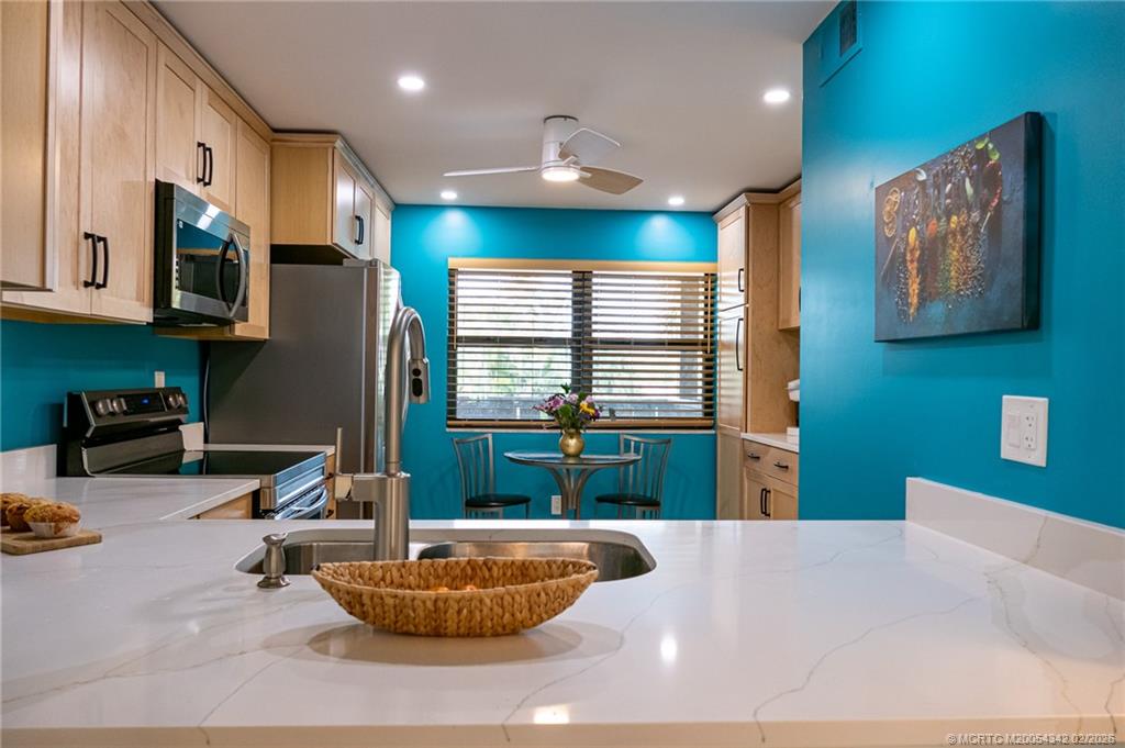 162 SE Saint Lucie Blvd 204B