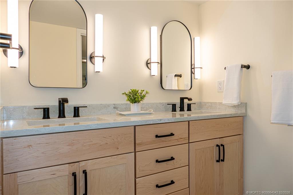 162 SE Saint Lucie Blvd 204B