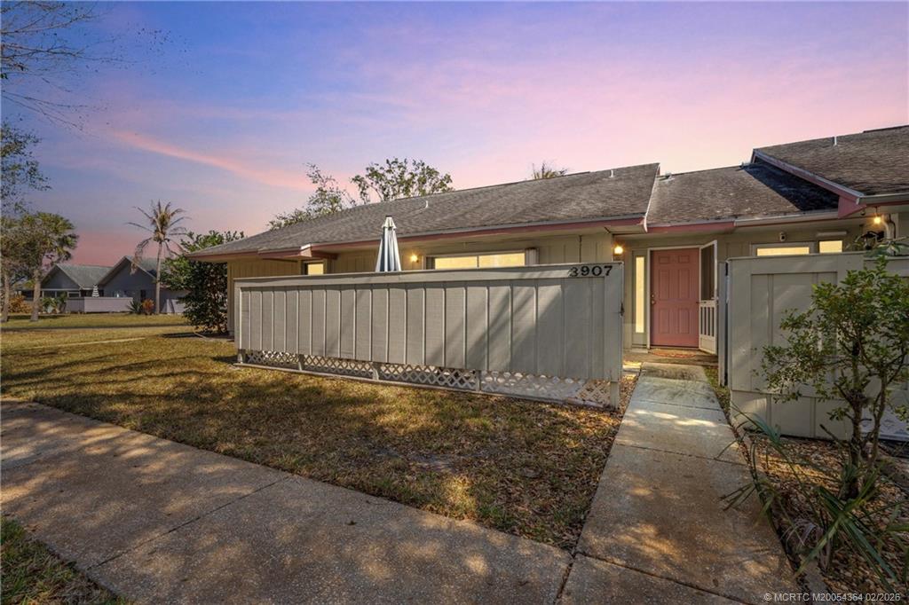 3907 NW Cinnamon Tree Circle