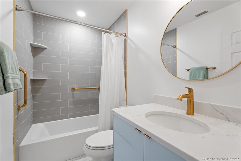 3907 NW Cinnamon Tree Circle