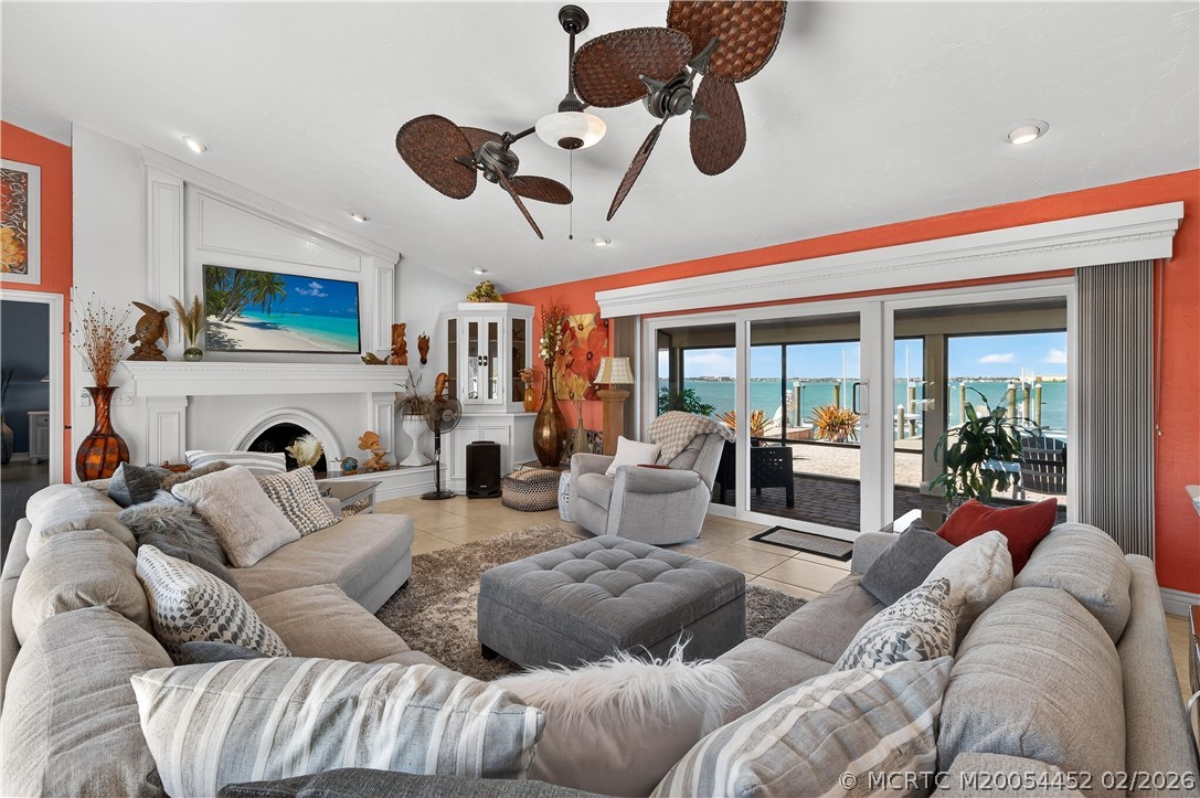 1811 Bayshore Drive