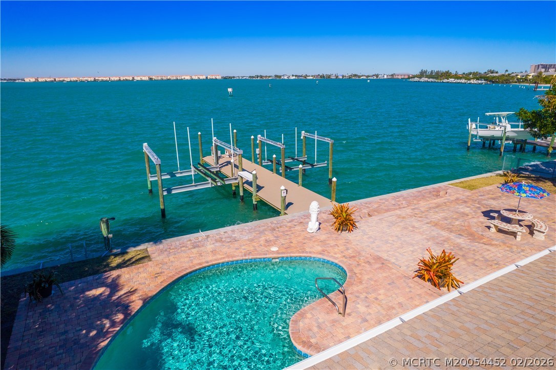 1811 Bayshore Drive