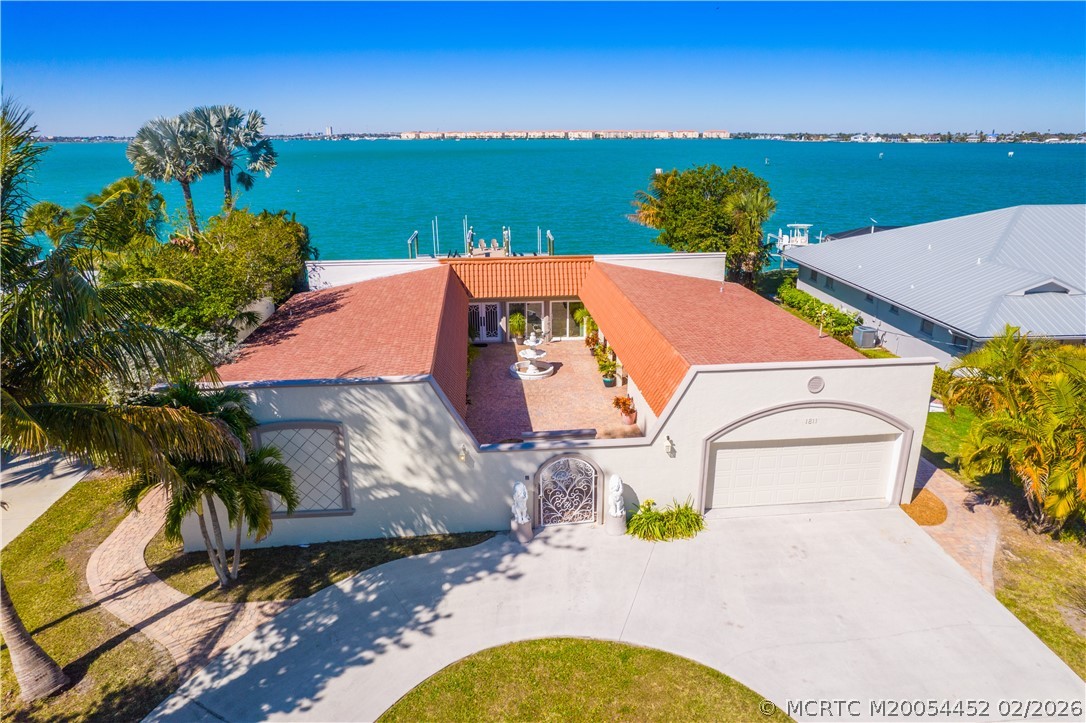 1811 Bayshore Drive
