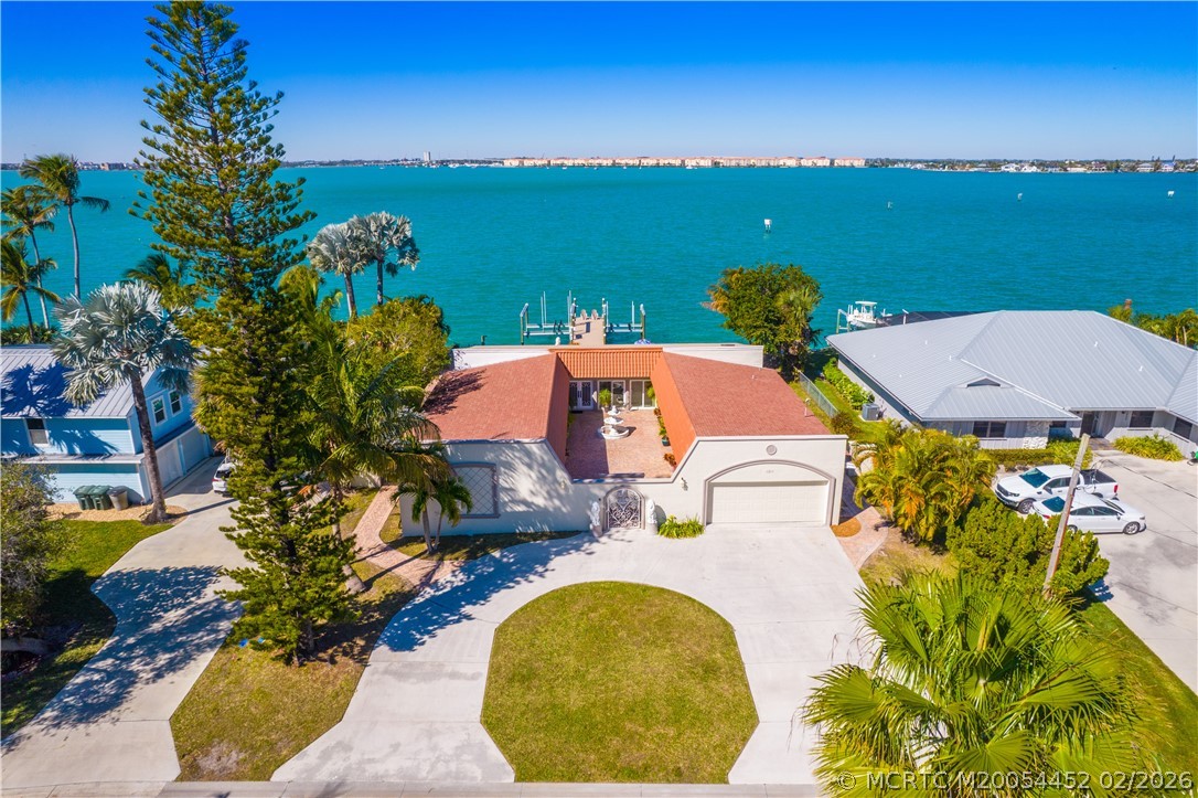 1811 Bayshore Drive