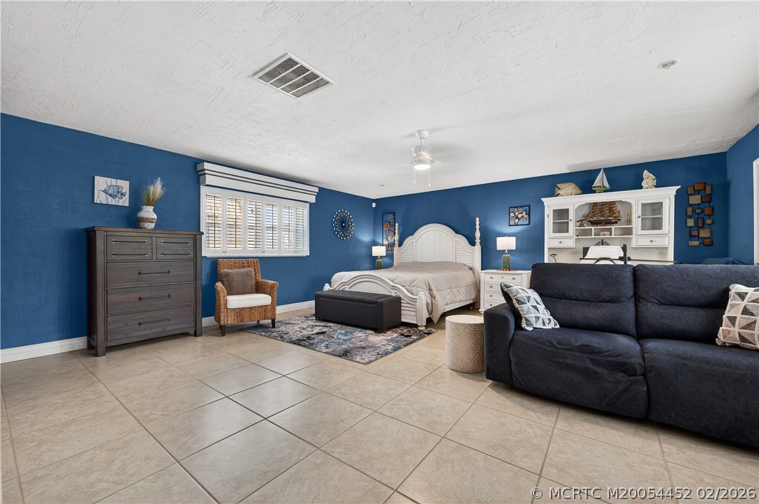 1811 Bayshore Drive