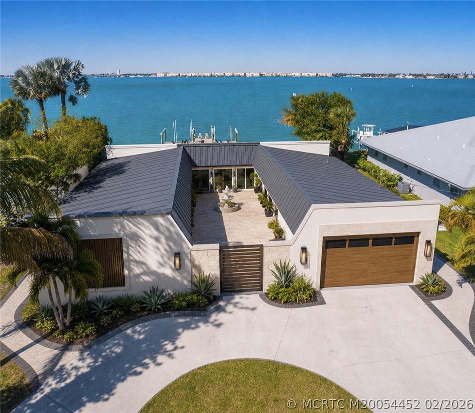 1811 Bayshore Drive