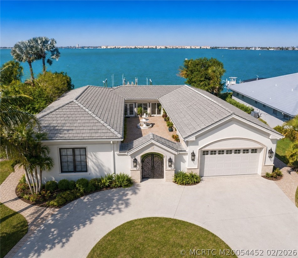 1811 Bayshore Drive
