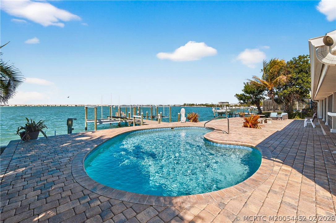 1811 Bayshore Drive