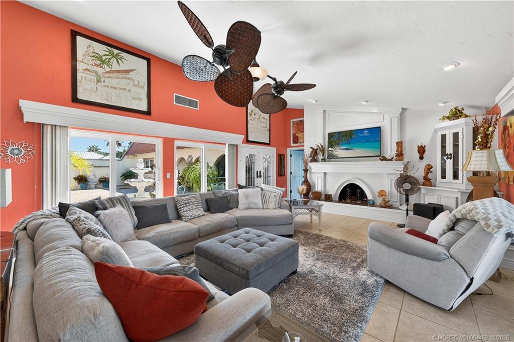 1811 Bayshore Drive