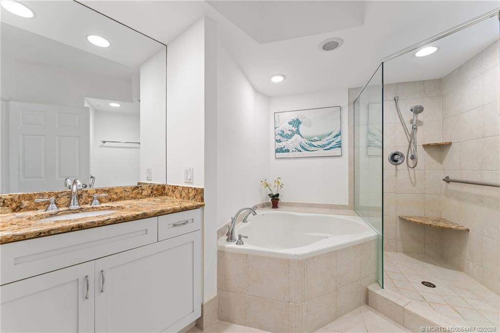 5800 NE Island Cove Way 2202