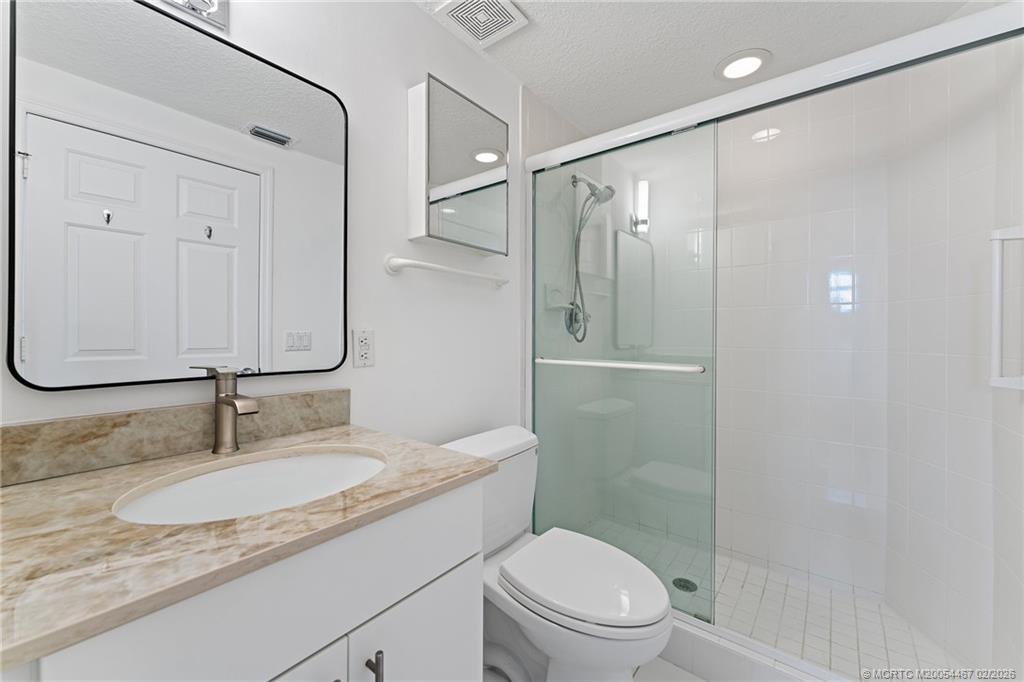 5800 NE Island Cove Way 2202