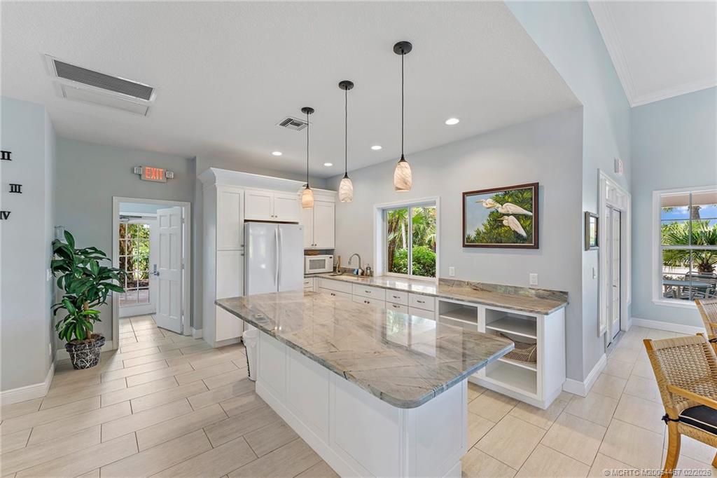 5800 NE Island Cove Way 2202