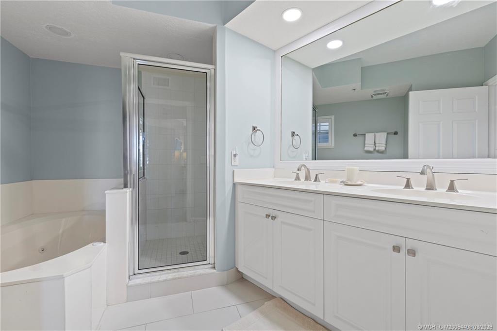 5799 NE Island Cove Way 1106