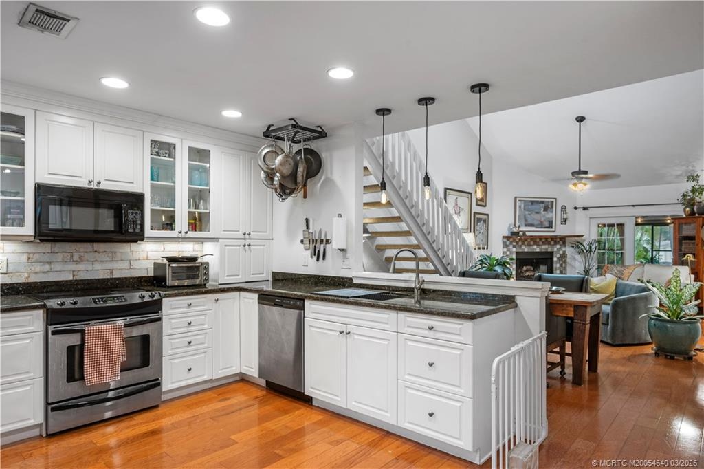 3293 NE Holly Creek Drive
