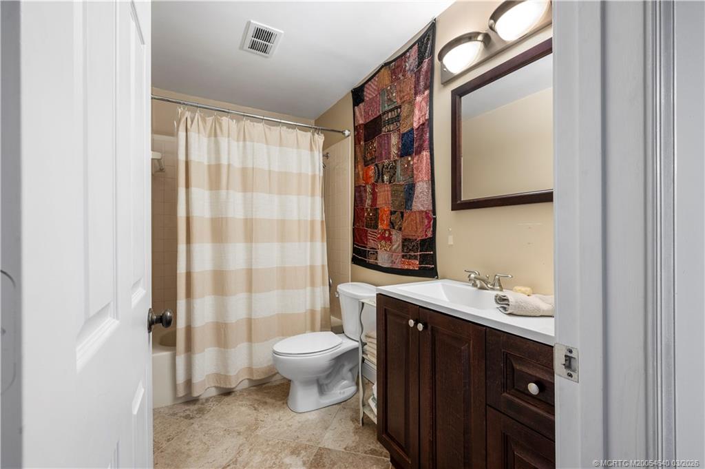 3293 NE Holly Creek Drive
